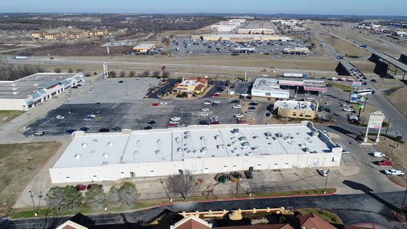 Shafer Crossing Retail Center: 2918 N US Highway 75, Sherman, TX 75090